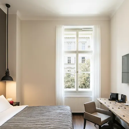 Hotel Quentin 4*
