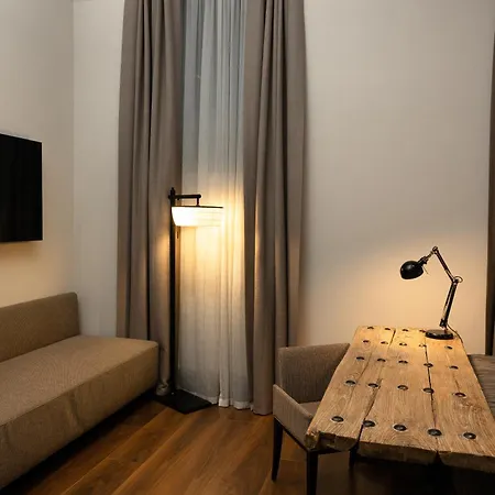 Quentin Hotel