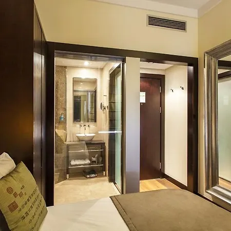 Hotel Quentin 4*